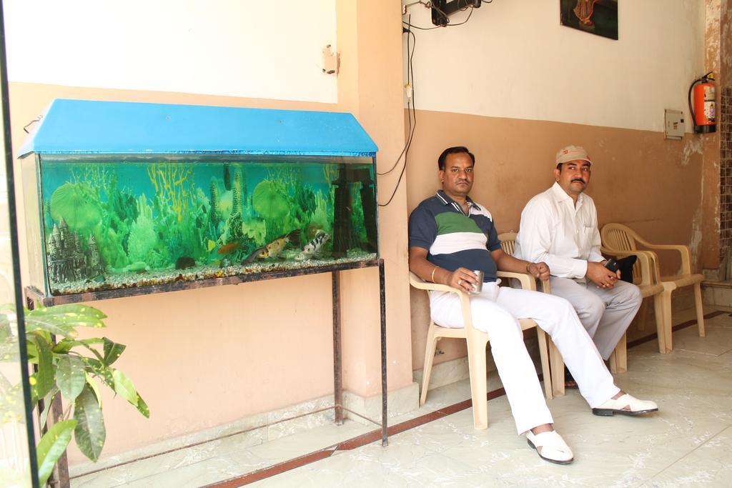 מטורה Krishnam Guest House מראה חיצוני תמונה