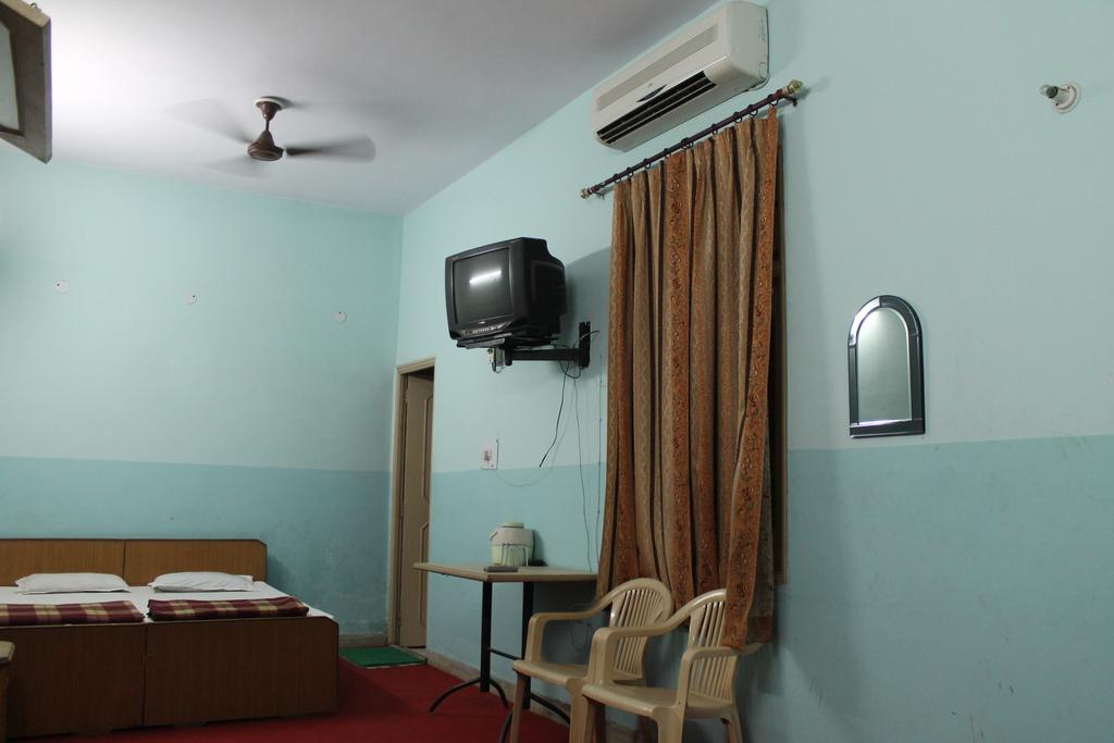 מטורה Krishnam Guest House מראה חיצוני תמונה