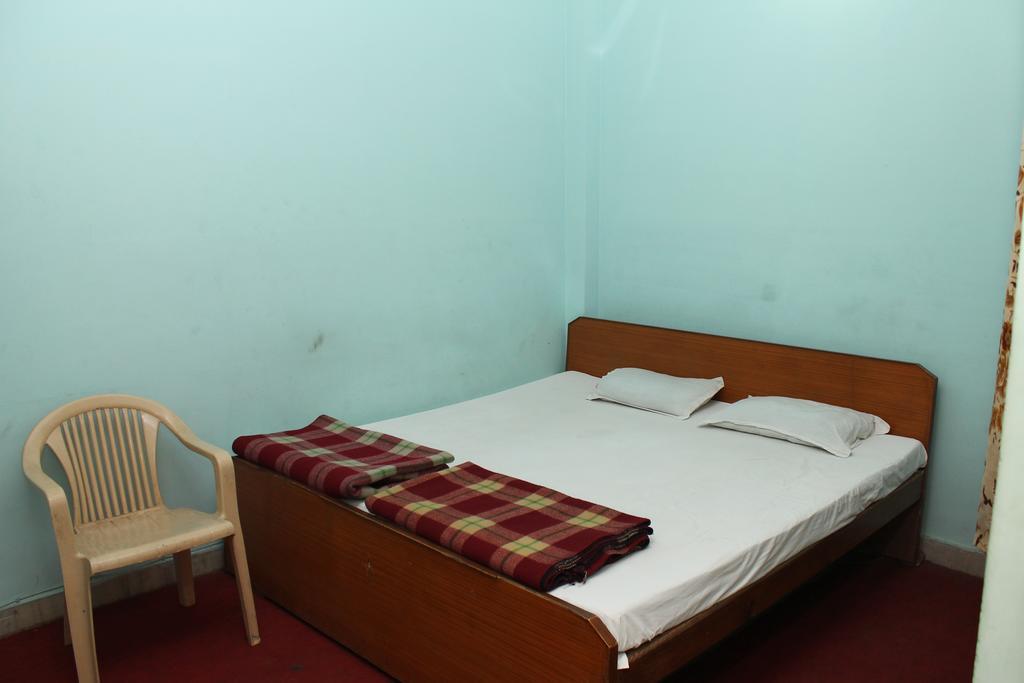 מטורה Krishnam Guest House מראה חיצוני תמונה